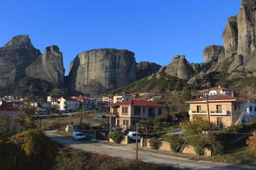 In The Shadow Of Meteora Apartamento Kalabáka Exterior foto
