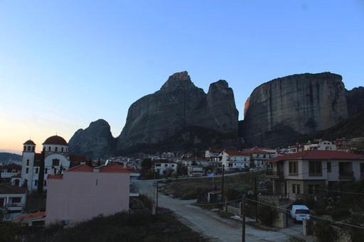 In The Shadow Of Meteora Apartamento Kalabáka Exterior foto
